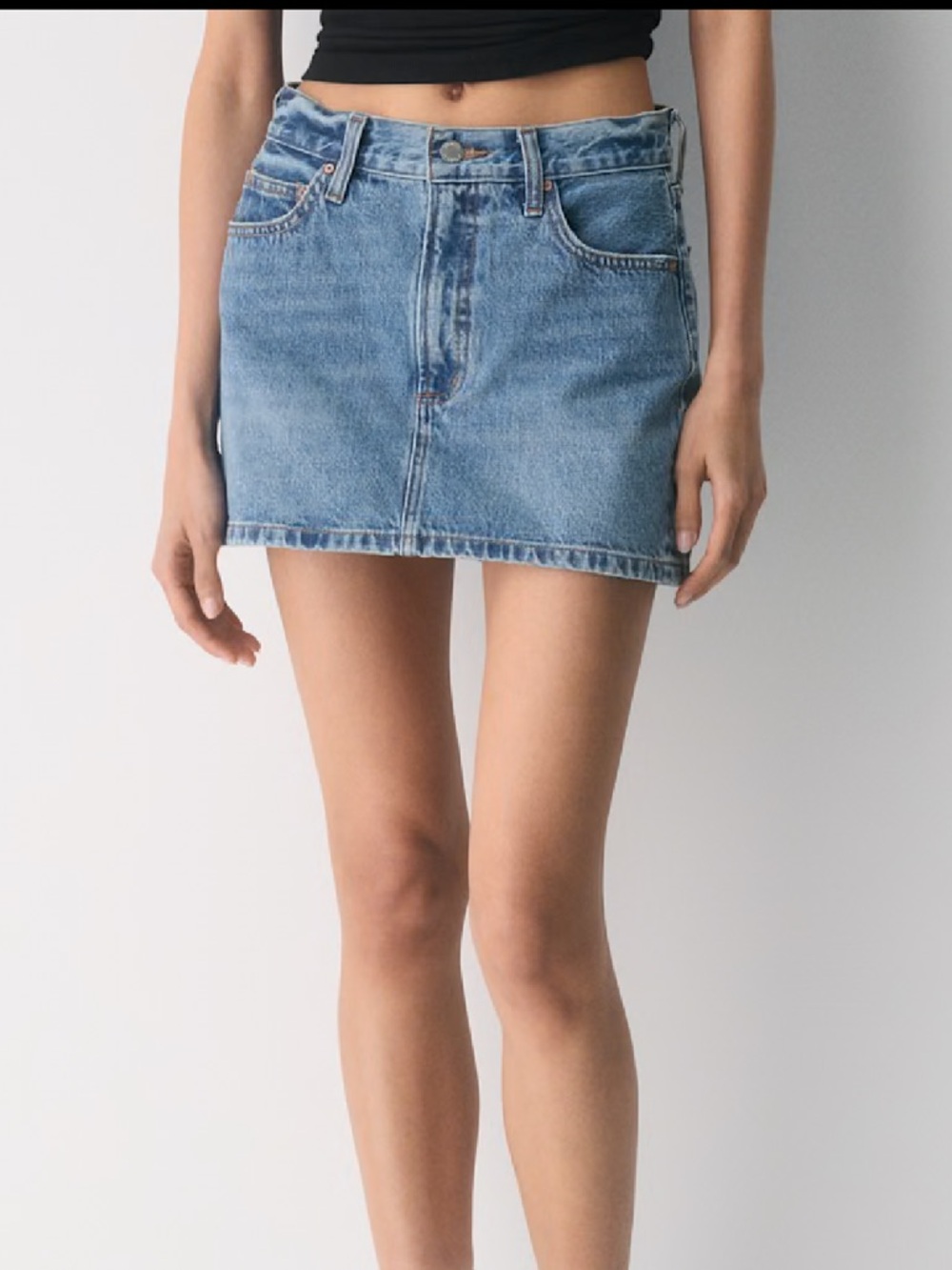 NWT Aritzia Denim Forum The 90’s Ricci Denim Skirt